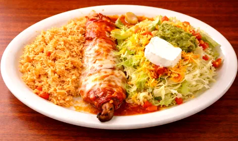 Combinación 29: chile relleno, taco de res y tostada de frijoles