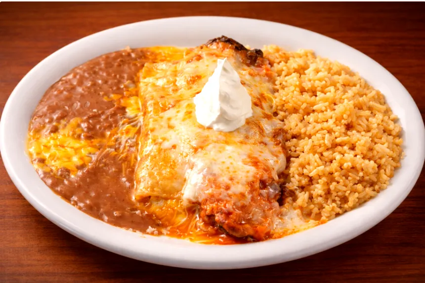 Combinación 32: enchilada de pollo y chile relleno