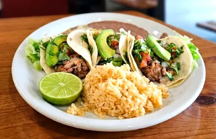 Plato de tacos de asada